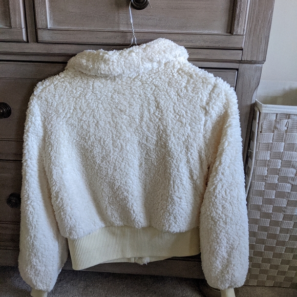 Cream colored jacket ekattire - Picture 2 of 3